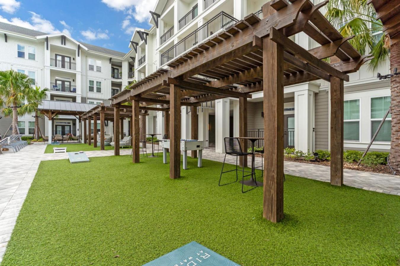 Sunny 2-Bed Oasis Pool And Gym In Apollo Beach Exterior photo