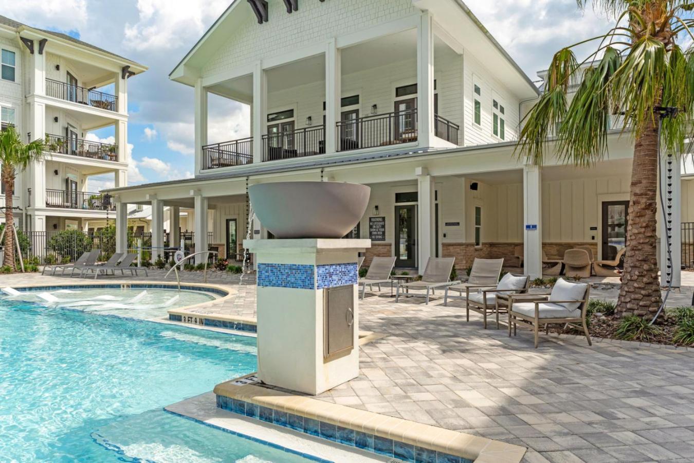 Sunny 2-Bed Oasis Pool And Gym In Apollo Beach Exterior photo