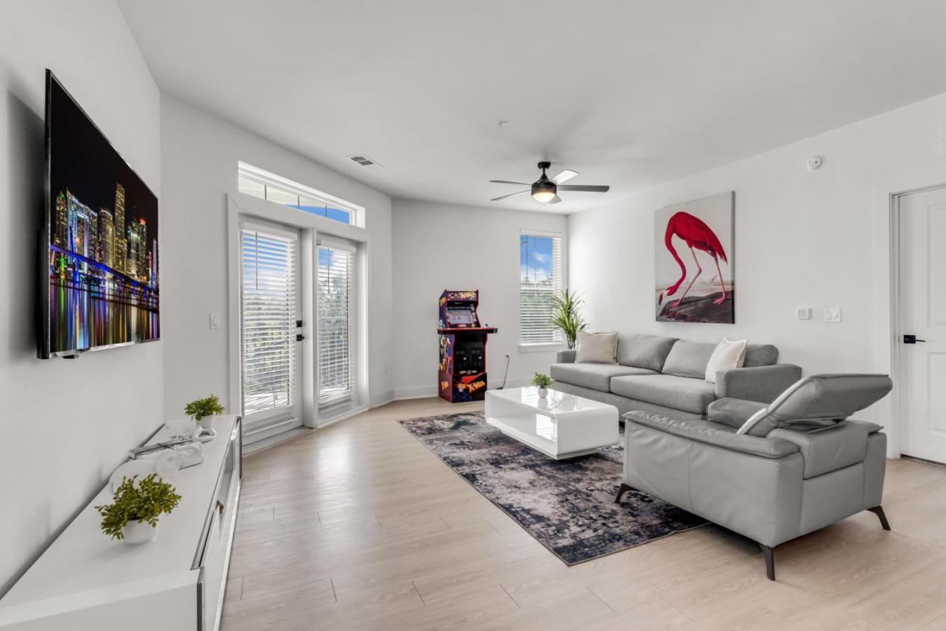 Sunny 2-Bed Oasis Pool And Gym In Apollo Beach Exterior photo